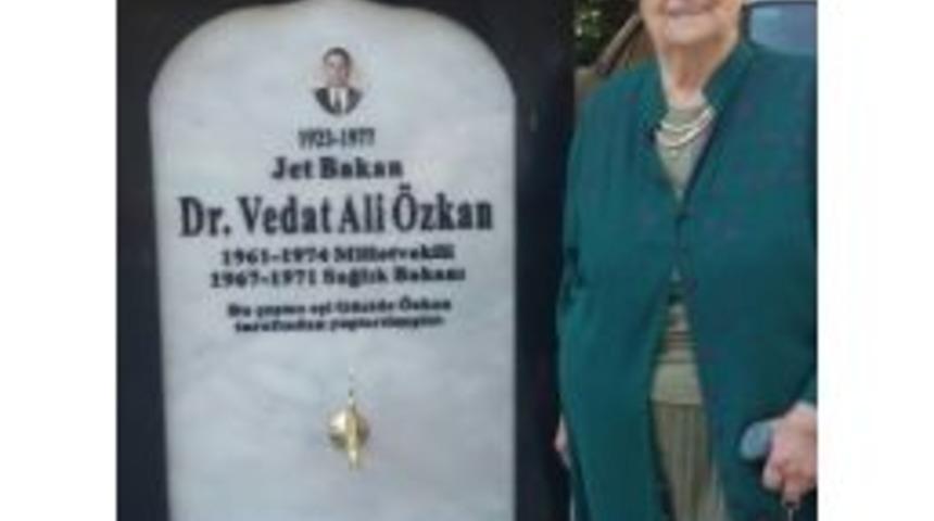 Devrekli Eski Bakanın Eşinden Vefa &Ouml;rneği