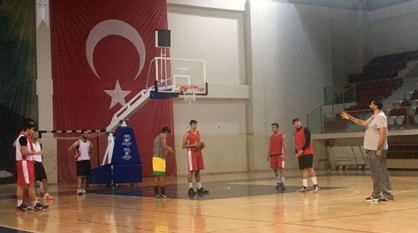 Eski Fenerbah&ccedil;eli 10 Yıl Sonra Basketbola Antren&ouml;r Olarak Geri D&ouml;nd&uuml;