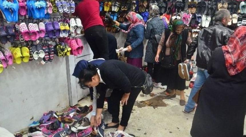 Selden Zarar G&ouml;ren &Uuml;r&uuml;nler D&ouml;rtte Bir Fiyatına Satıldı, Vatandaş Birbiriyle Yarıştı