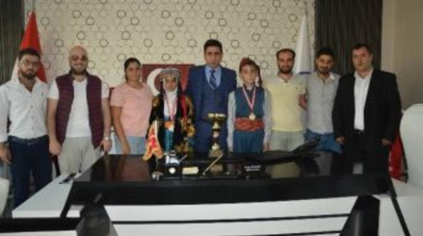 Şampiyon Gen&ccedil;ler, Akil Gen&ccedil;ler&rsquo;i Ziyaret Etti