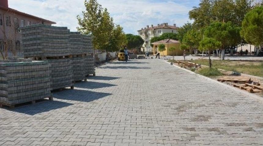 Şehzadeler’de Yol Çalışmaları Hız Kazandı