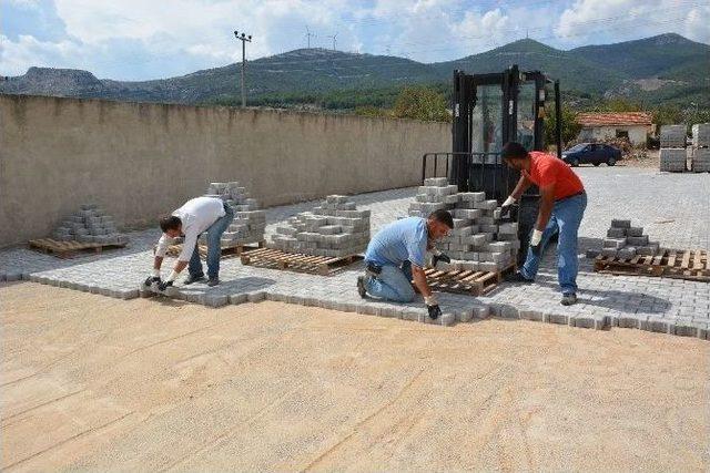 Şehzadeler’de Yol Çalışmaları Hız Kazandı