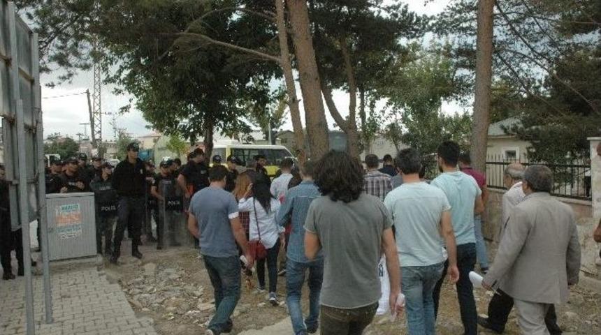 Eğitim-sen&rsquo;li &Ouml;ğretmenlerden İtiraz Dilek&ccedil;esi