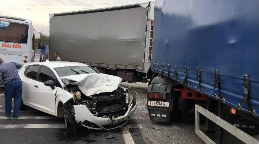 2&rsquo;si Tır 6 Aracın Karıştığı Zincirleme Trafik Kazasında 3 Kişi Yaralandı