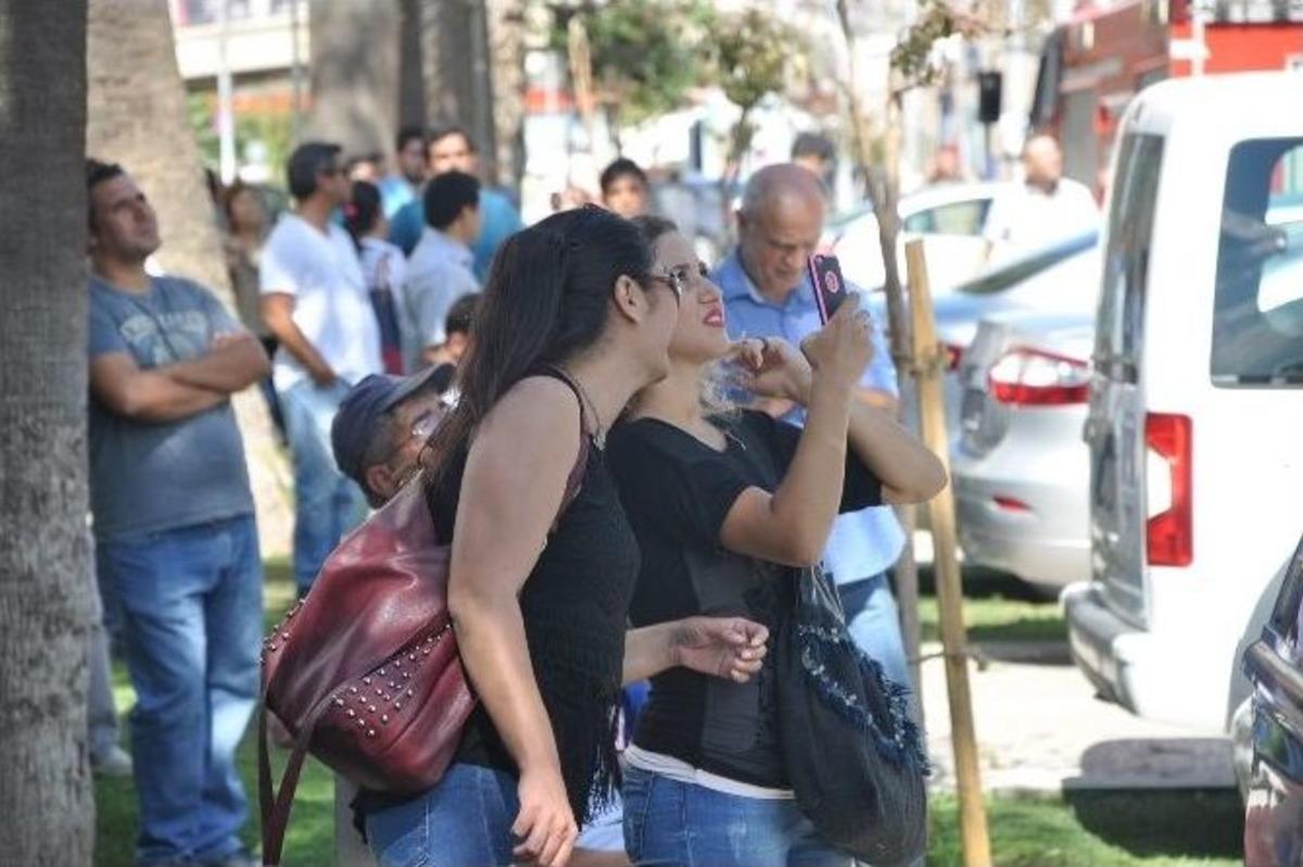 İntihar Etmek İsteyen Gence "atla Atla" Dediler