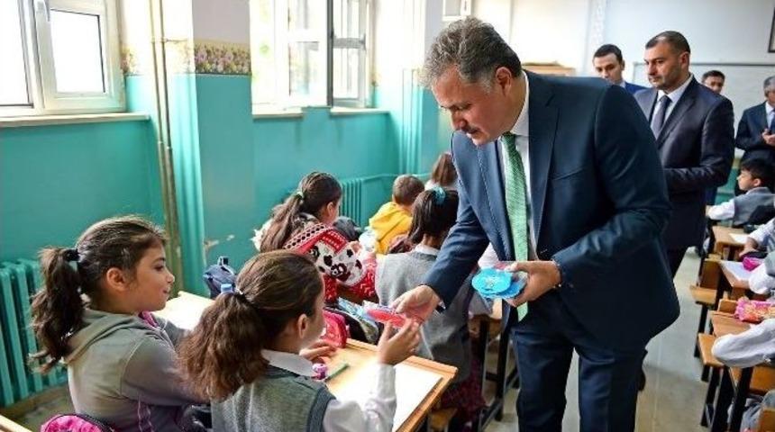 B&uuml;y&uuml;kşehir Belediyesinden &Ouml;ğrencilere Diş Macunu Ve Fır&ccedil;ası