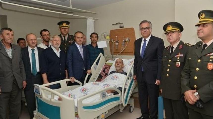 İneg&ouml;l Protokol&uuml; Kore Gazisini Hastanede Ziyaret Etti