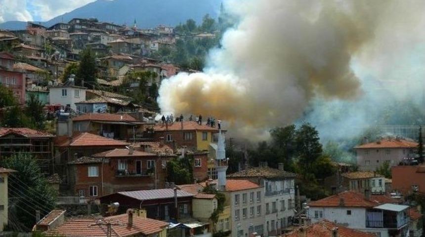 Yangın 5 Evi Kullanılamaz Hale Getirdi