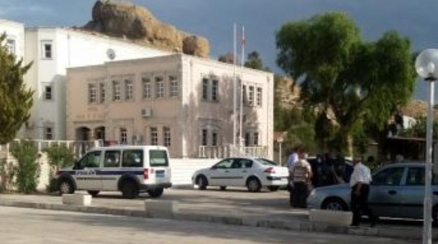 İzmir’de Fetö Operasyonunda 3 Kişi Tutuklandı