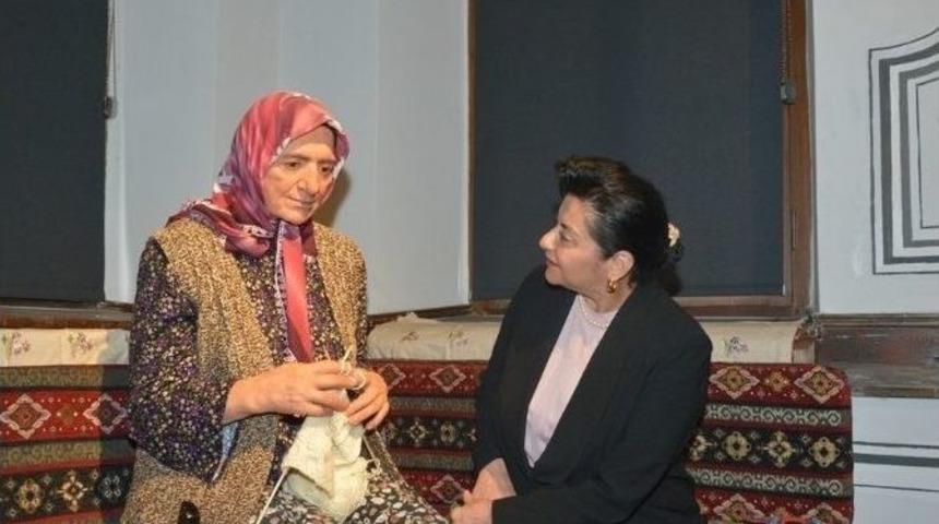 Vali Civelek, K&uuml;lt&uuml;r Ve Sanat Evi&rsquo;nde İncelemelerde Bulundu