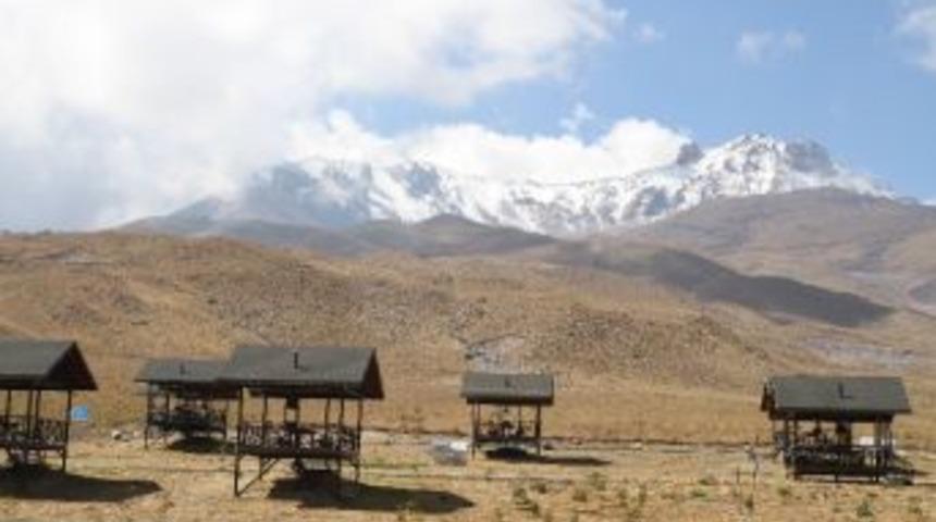 Erciyes&rsquo;e Mevsimin 3. Karı Yağdı