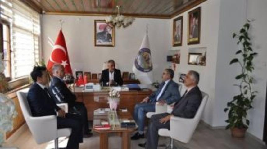 Milli Eğitim M&uuml;d&uuml;r&uuml; Demir, &Ouml;zkonak Belediye Başkanı Y&uuml;rekli&rsquo;yi Ziyaret Etti