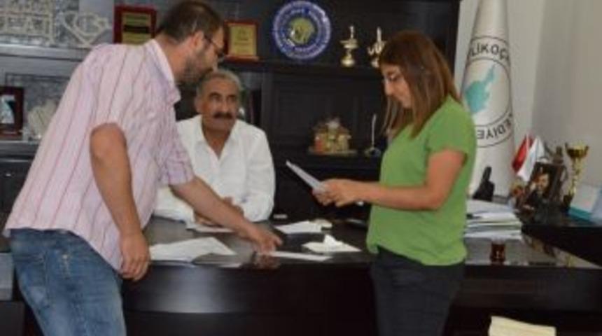 Teklifleri Gazetecilere A&ccedil;tırdı