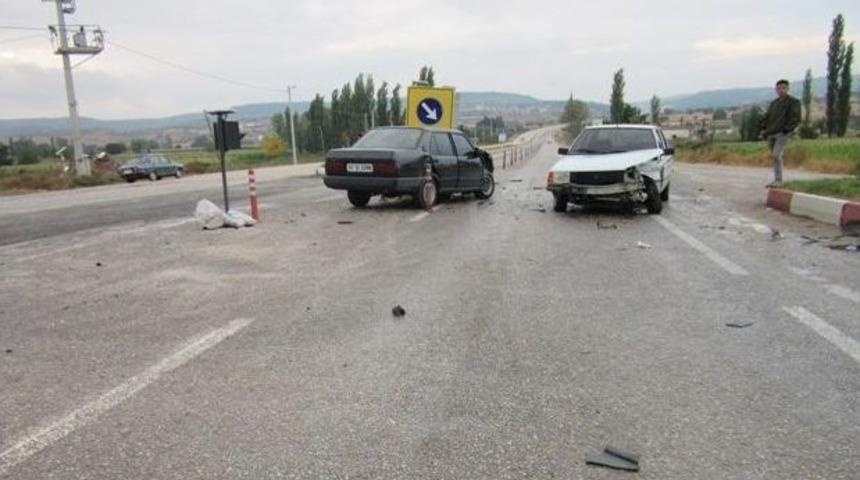Bigadi&ccedil;&rsquo;te Trafik Kazası: 3 Yaralı
