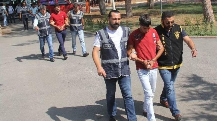 &Ccedil;ift&ccedil;i Hara&ccedil; Vermeyince &Ccedil;iftliğini Yaktılar