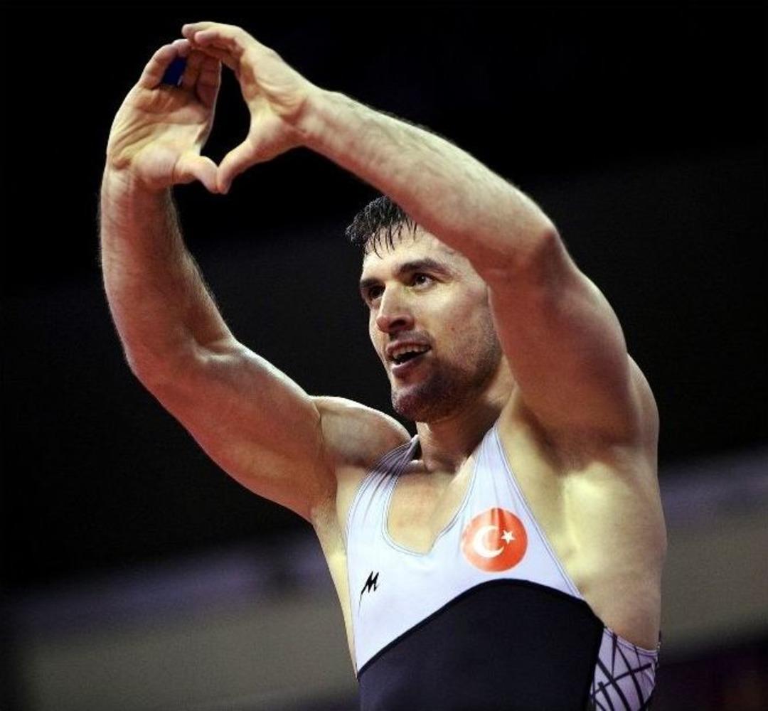 Akg&uuml;l Ve &Ccedil;ebi D&uuml;nyanın En İyi G&uuml;reş&ccedil;ileri Se&ccedil;ildi