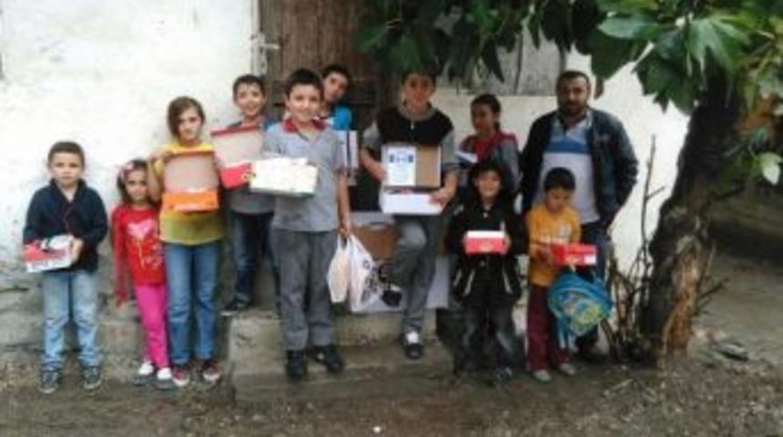 Yukarızeytin Derneğinden &Ouml;ğrencilere Ayakkabı