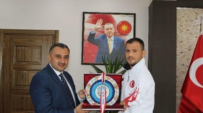 Osman Yalt Avrupa Şampiyonası Sonrası, Başkan Cabbar&rsquo;ı Ziyaret Etti