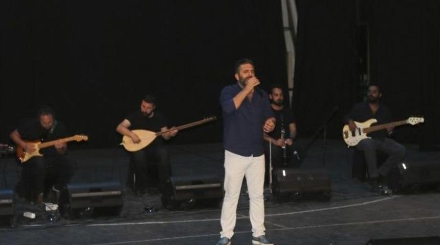 Tarık Akan Sevdiği Şarkılarla Anıldı