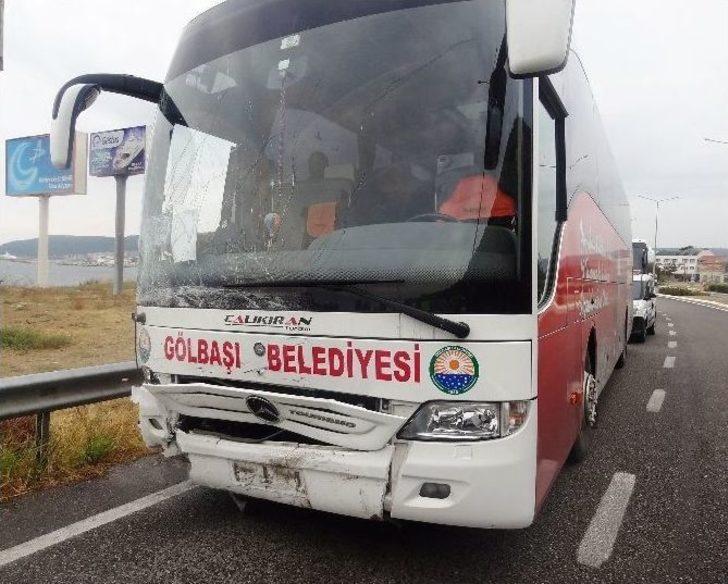 Çanakkale’de Tur Otobüsüyle Otomobil Çarpıştı: 3 Yaralı G2