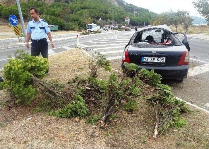 Çanakkale’de Tur Otobüsüyle Otomobil Çarpıştı: 3 Yaralı G4