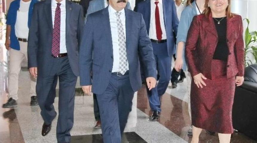 Şahin&rsquo;den Ga&uuml;n Rekt&ouml;r&uuml; Prof. Dr. G&uuml;r&rsquo;e Ziyaret