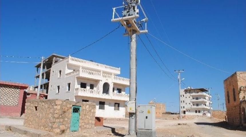 Dicle Elektrik K&ouml;y Şebekelerini Yeniliyor