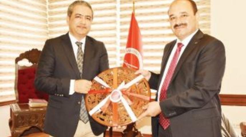 Somali B&uuml;y&uuml;kel&ccedil;isi Bekar, Rekt&ouml;r Aydın&rsquo;ı Ziyaret Etti