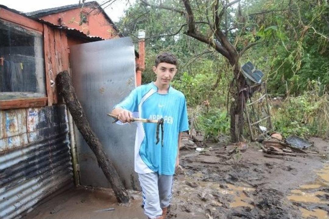 Giresun&rsquo;un Eynesil İl&ccedil;esinde Dere Kenarlarındaki Ev Ve İş Yerleri Sele Teslim Oldu