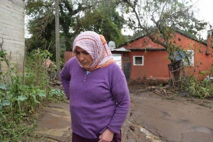 Giresun’un Eynesil İlçesinde Dere Kenarlarındaki Ev Ve İş Yerleri Sele Teslim Oldu G5