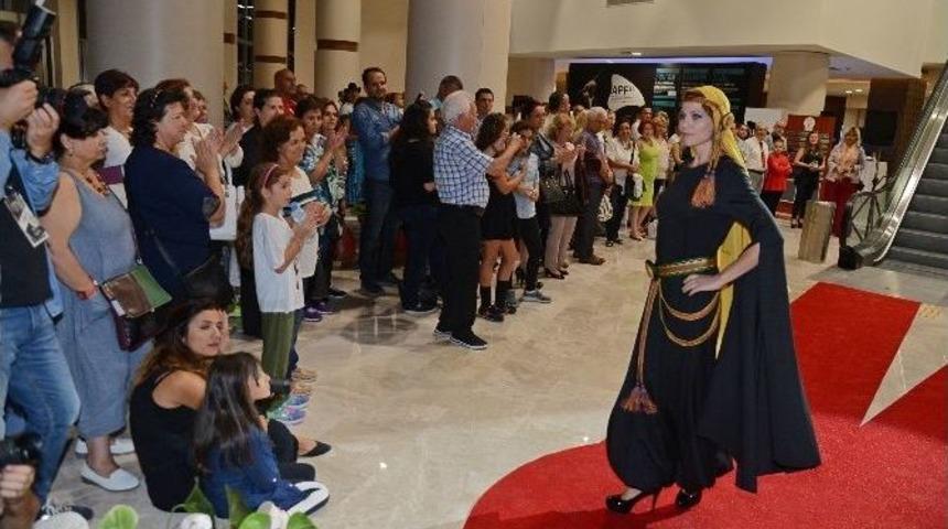Expo&rsquo;da &rsquo;y&ouml;r&uuml;k Gelini Sergisi&rsquo;ne Defileli A&ccedil;ılış
