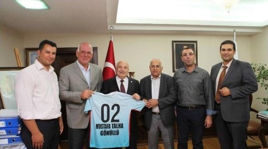 T&uuml;rkiye Hentbol Federasyonu&rsquo;ndan Rekt&ouml;r G&ouml;n&uuml;ll&uuml;&rsquo;ye Ziyaret