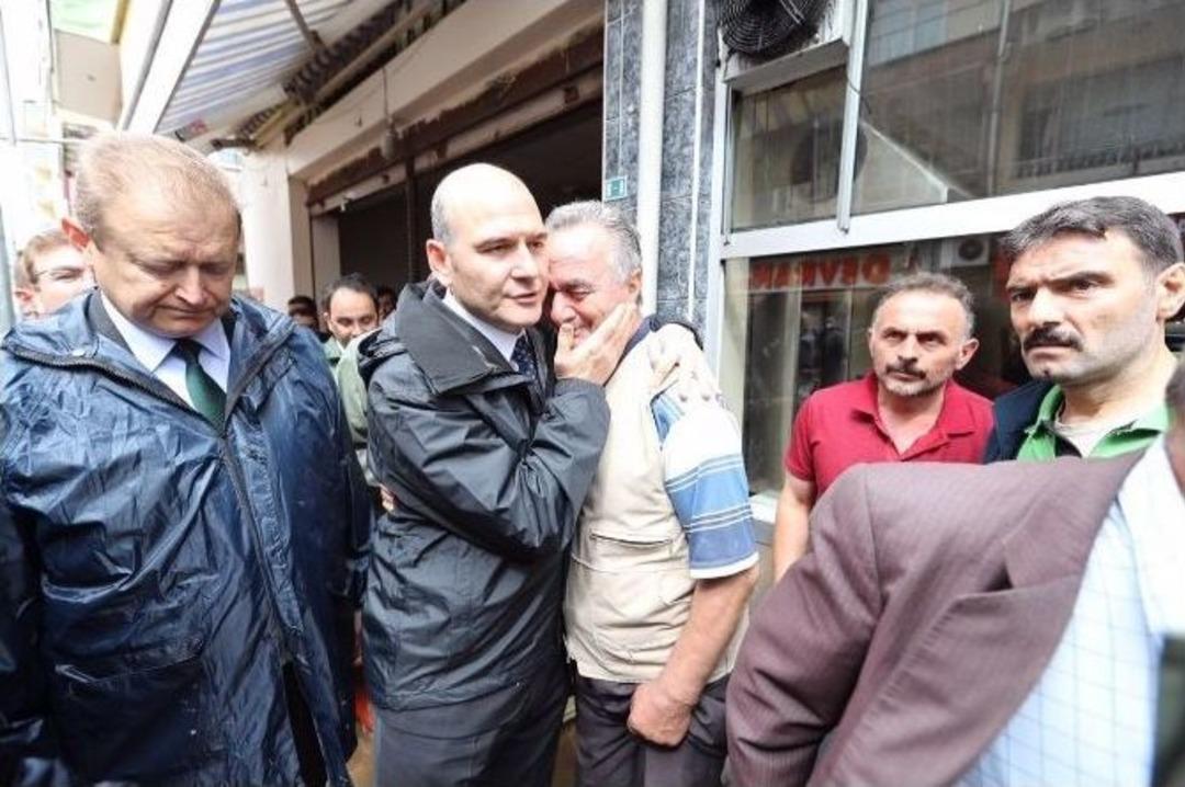 Başbakan Yardımcısı Canikli Ve İ&ccedil;işleri Bakanı Soylu Selden Zarar G&ouml;ren Beşikd&uuml;z&uuml; İl&ccedil;esinde İncelemelerde Bulundu