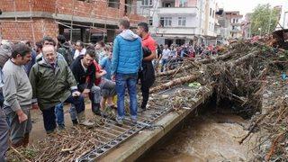 Beşikdüzü’de Yaralar Sarılmaya Çalışılıyor