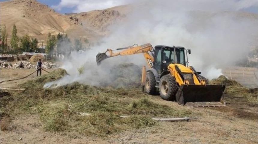 Başkale&rsquo;de 50 Bin Bağ Ot Yandı