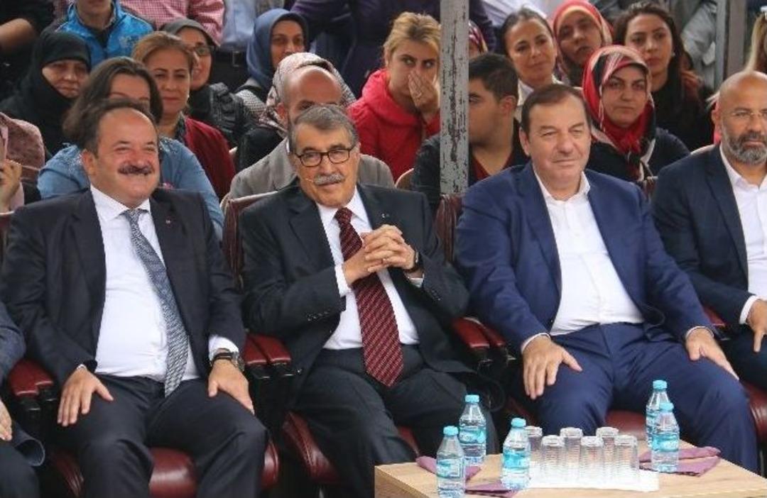 Abd&uuml;lkadir Aksu Kendi Adını Taşıyan Lisenin A&ccedil;ılışını Yaptı