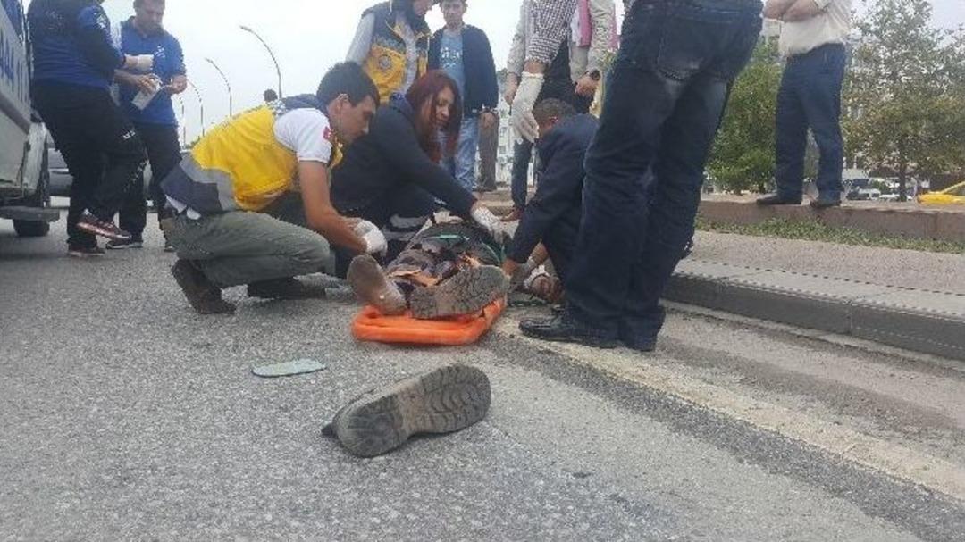 Karşıdan Karşıya Ge&ccedil;meye &Ccedil;alışırken Otomobil &Ccedil;arptı