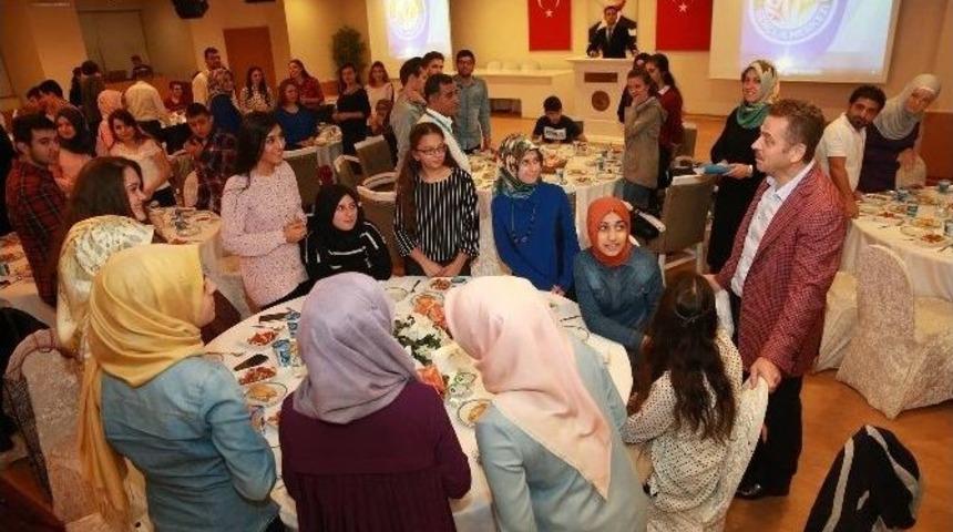 Gaziosmanpaşa Belediyesi Gen&ccedil;lik Merkezi Y&uuml;zde 72 Başarı Oranıyla &Uuml;niversiteli Yapıyor