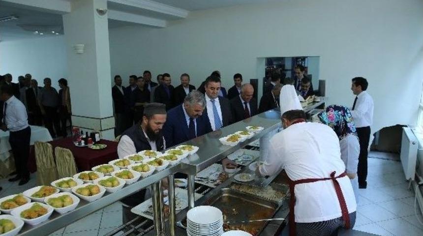 Başkan &Ccedil;elik, Personelle Yemek Yedi