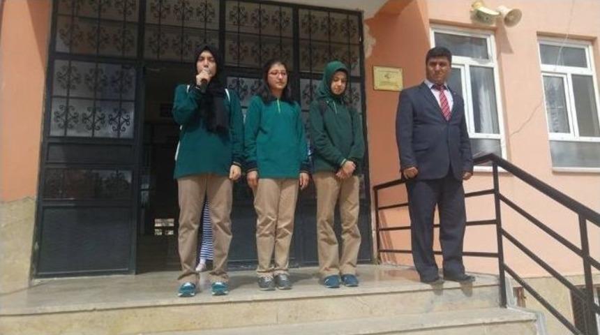 Muhtarlardan Fen Lisesini Kazanan &Ouml;ğrencilere &Ouml;d&uuml;l