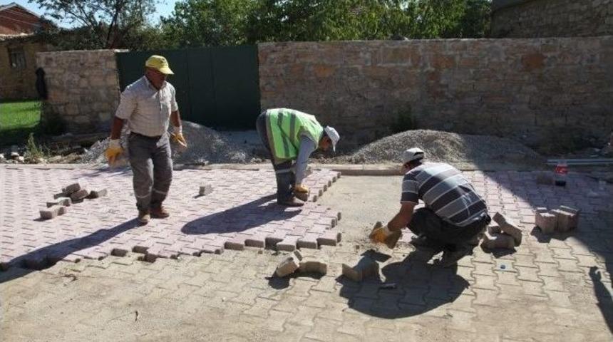 Seydişehir&rsquo;in Ketenli Mahallesi&rsquo;nde Kilitli Parke Taş &Ccedil;alışmaları S&uuml;r&uuml;yor