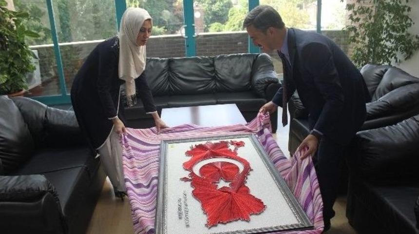 Başkan Şirin&rsquo;e Anlamlı Hediye