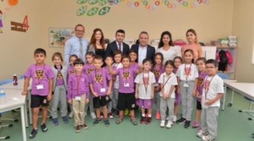 Başkan B&ouml;cek, Uğur Okulları&rsquo;nı Ziyaret Etti