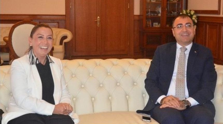 Ak Parti Genel Başkan Yardımcısı &Ouml;znur &Ccedil;alık: