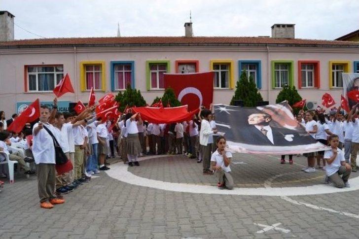 Ayvalık’ta Yeni Öğretim Yılına Gecikmeli Tören G5