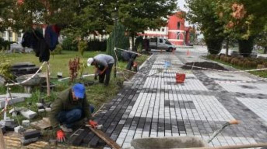 Kaldırımlar Elden Ge&ccedil;iriliyor