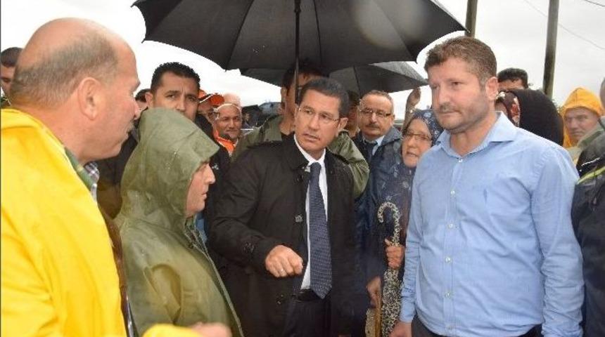 Başbakan Yardımcısı Canikli Ve İçişleri Bakanı Soylu Selden Etkilenen Giresun’un Eynesil İlçesinde İncelemelerde Bulundu