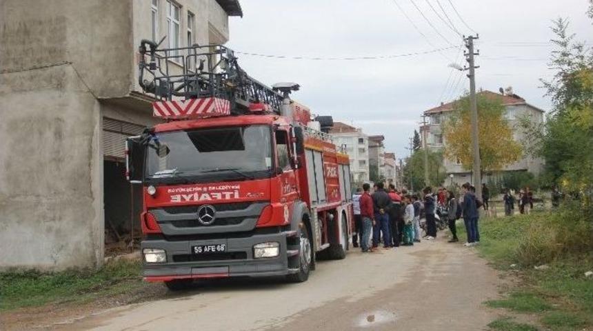 Yaşlı Kadın Polisi Ve İtfaiyeyi Alarma Ge&ccedil;irdi