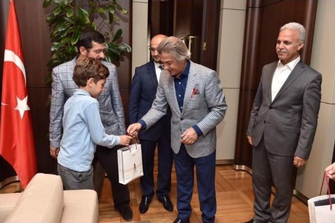 Minik &Ouml;ğrencilerden Başkan Demircan&rsquo;a S&uuml;rpriz