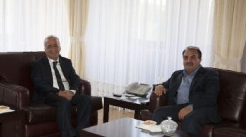 Rekt&ouml;r &Ccedil;omaklı&rsquo;ya, Meslektaşı Arslan&rsquo;dan Tebrik Ziyareti